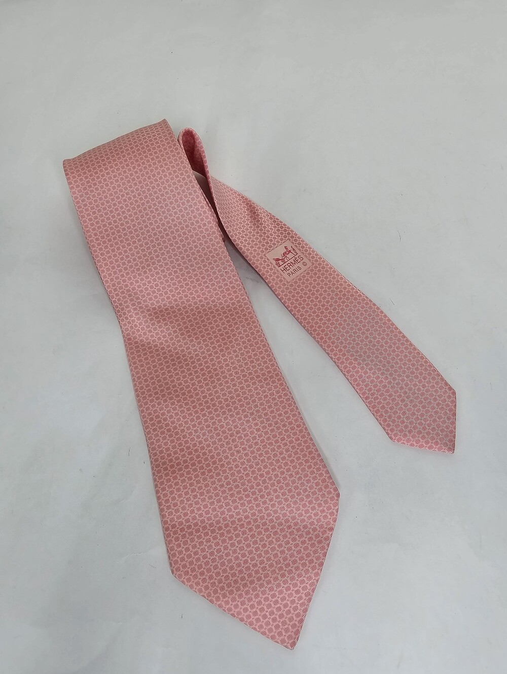 Authentic Hermès Light Pink Micro-Geometric Silk Tie 5221 IA